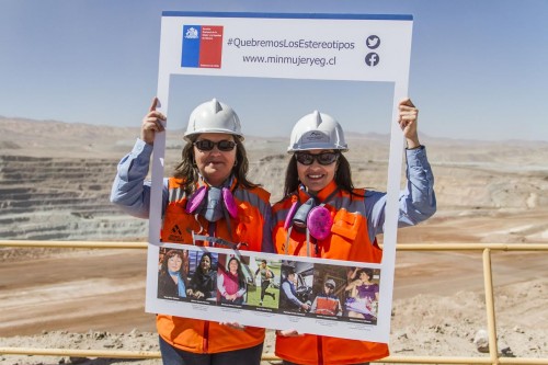 minera-mujer-centinela-de-nacional-servicio-la