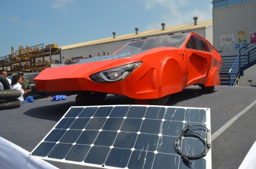 solar-auto-komatsu-puertasabiertas