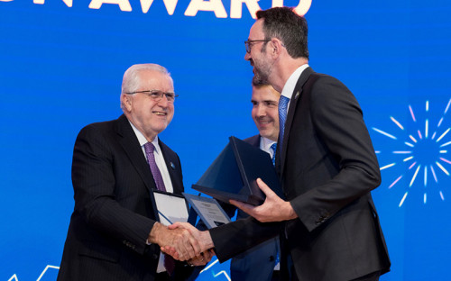 Máximo Pacheco recibe distinciones del World Energy Council Chile por su rol en la política energética