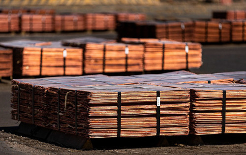 Experto en mercado minero advierte riesgos: “Precios altos del cobre generan expectativas difíciles de sostener”