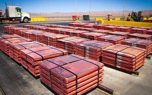 Especialista alerta las paradojas de los precios récord del cobre