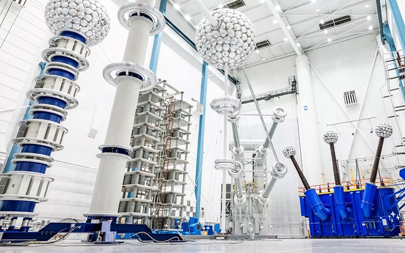 Hitachi Energy invertirá US$ 4.500 millones adicionales hasta 2027 para acelerar la transición a la energía limpia
