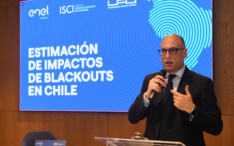 Estudio evalúa el impacto económico y social del blackout de 2025 en Chile