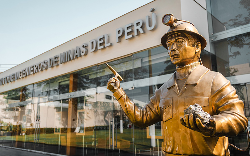 IIMP pide mayor firmeza contra la minería ilegal para proteger al sector formal