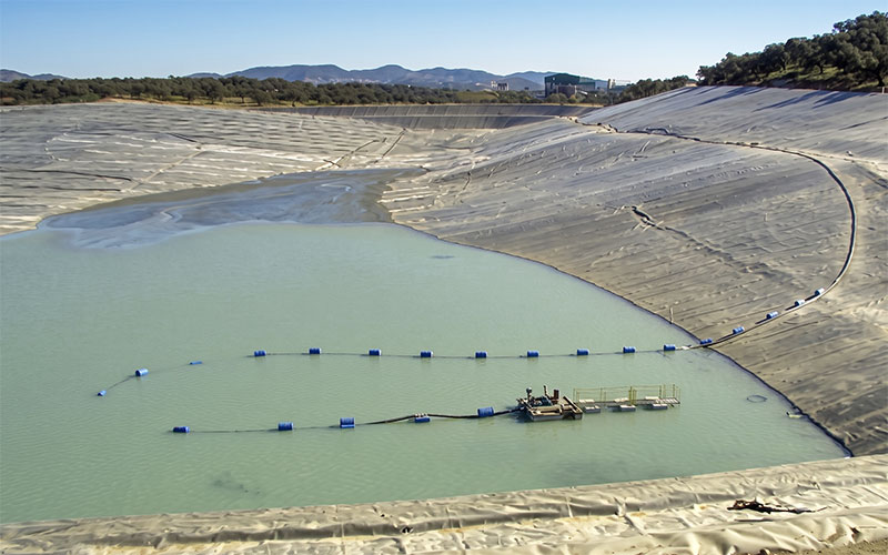 Universidad de Chile desarrolla innovador sistema para recuperar agua desde relaves mineros y avanzar hacia una minería más sostenible