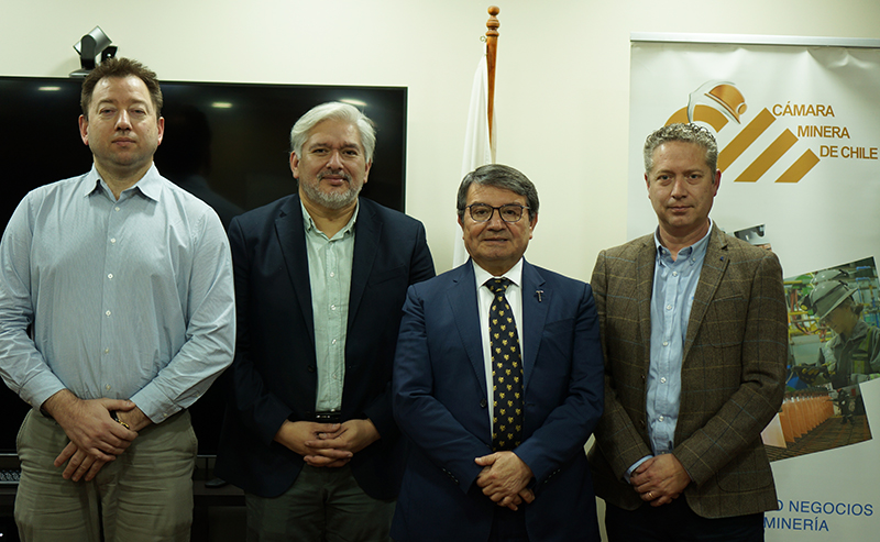 Cámara Minera de Chile y Universidad Andrés Bello potencian alianza estratégica para la formación de la minería del futuro