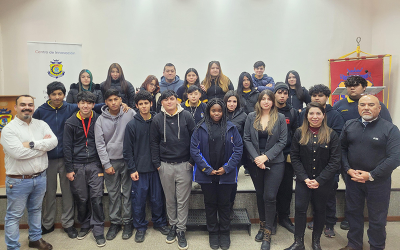 Profesionales de Codelco Andina inspiran a estudiantes de Los Andes con historias de esfuerzo y desarrollo profesional