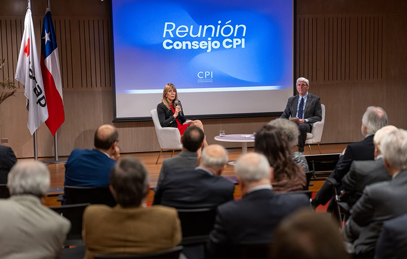 Ministra Rincón anuncia comienzo de mesa con generadoras y viaje a Bolivia para avanzar en integración energética