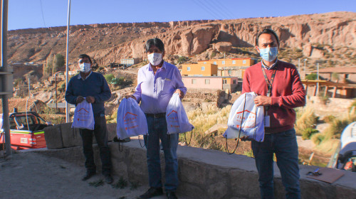 Comunidades de Toconce y Caspana recibieron 120 kits de insumos sanitarios