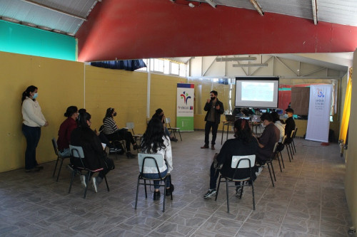 Jóvenes reciben apoyo en salud mental a través de Línea Libre 1515