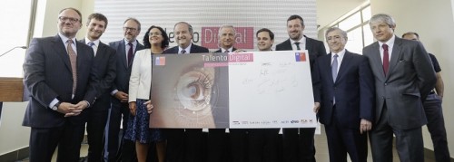 Ministros de Hacienda y Trabajo firman inédita iniciativa públicoprivado Talento Digital para Chile