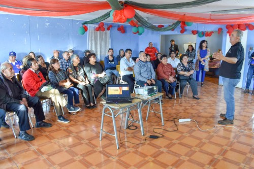 50 familias de Villa Ayquina se capacitan en instalación y uso de calefactores solares