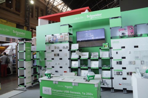 Schneider Electric presenta innovador pabellón con material reciclado en 7° Gran Feria de Capacitación Sodimac