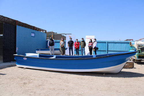 Buzos y recolectores de orilla de Caldera recibieron embarcación para mejorar su productividad