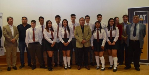 Finning certifica a estudiantes del Complejo Educativo Juan José Latorre Benavente de Mejillones