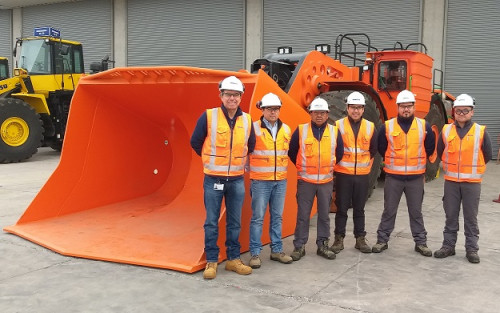 Así funciona el cargador frontal de Komatsu que hizo debutar la electromovilidad en la minería en Chile