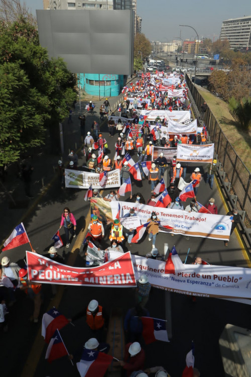 Pequeños productores mineros se manifestaron frente a la CC en defensa de su actividad