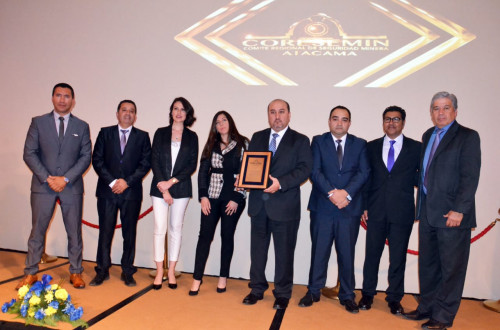 Finning recibe premio Empresa de Servicio a la Minería destacado Año 2018-2019, de CORESEMIN