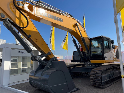 Liebherr conecta con la comunidad universitaria en Exponor 2022