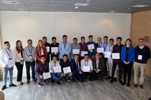 16 jóvenes egresados de liceos TP de la red Eleva certifican sus competencias laborales en minería