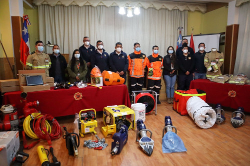 Codelco entregó a Bomberos de Calama implementación para enfrentar las emergencias