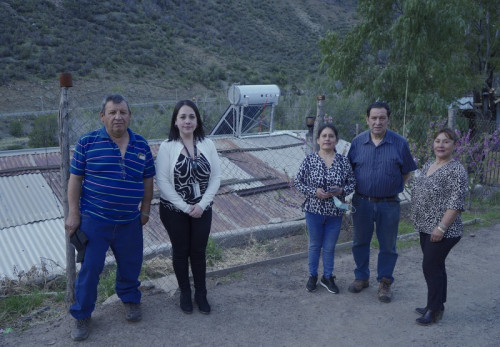 Aporte de Andina otorga sistema solar térmico a familias del sector Bocatoma