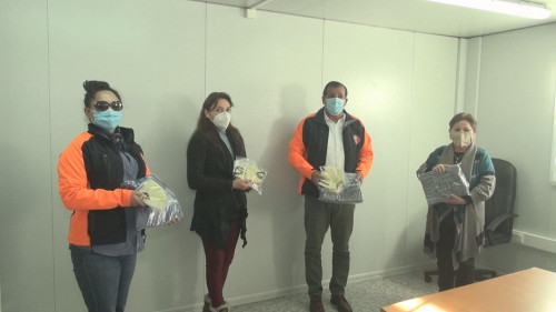 Minera Centinela entregó mascarillas confeccionadas por emprendedoras locales a vecinos de la comuna de Sierra Gorda