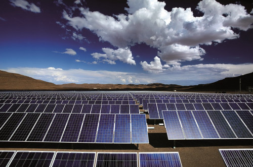 ABB en Chile y Suncast firman acuerdo para integración de Inteligencia Artificial a proyectos de energías renovables