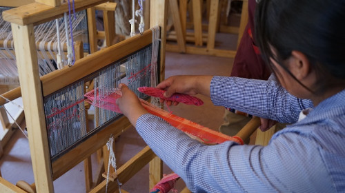 Estudiantes de Lasana rescatan técnicas de tejido en telar con Fondo Escolar de El Abra