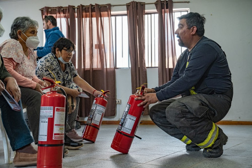 Vecinos y vecinas de Michilla aprenden a prepararse ante emergencias