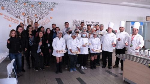 Alumnos del Liceo Bicentenario Colegio Río Loa participan en clases de gastronomía en casino de DMH