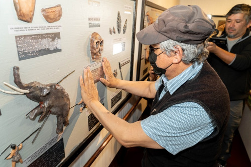 Inauguran Tocar para Ver: la primera exposición para personas ciegas en Museo de Calama