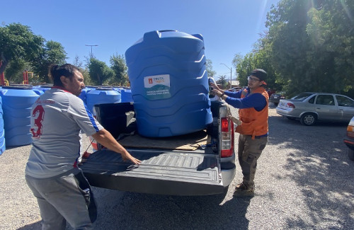 Andina inició entrega de mil estanques de agua en apoyo a localidad de Huertos Familiares