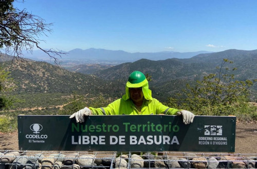 El Teniente promueve contratación de mano de obra local con limpieza de carreteras de Machalí