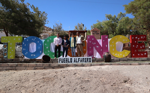 Comunidad de Toconce y Codelco inauguran letras volumétricas en entrada del poblado