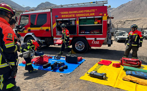 Voluntariado corporativo de El Abra donó implementación para rescate vehicular de Bomberos de Antofagasta