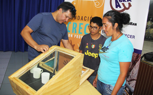 Vecinos del sector poniente de Calama reciben hornos solares con Voluntariado de El Abra