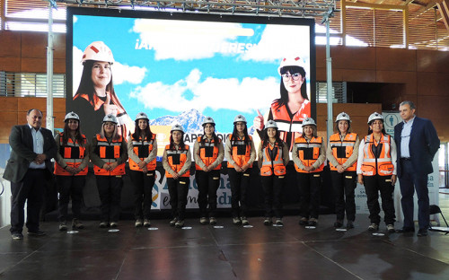 100 mujeres inician formación de competencias mineras en Codelco Andina