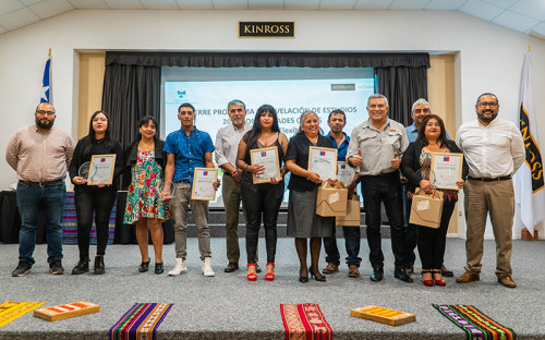 Integrantes de las comunidades indígenas colla obtuvieron cuarto medio gracias a Kinross y Redúcate