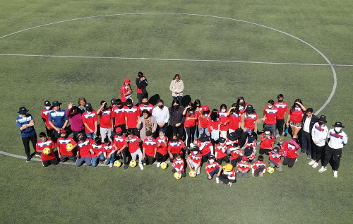 Niños, niñas y adolescentes de Toconao cuentan con escuela de fútbol profesional