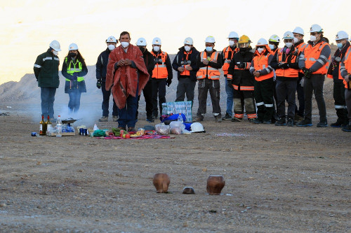 Codelco Distrito Norte conmemoró el Día de la Minera y el Minero con Pagos a la Tierra