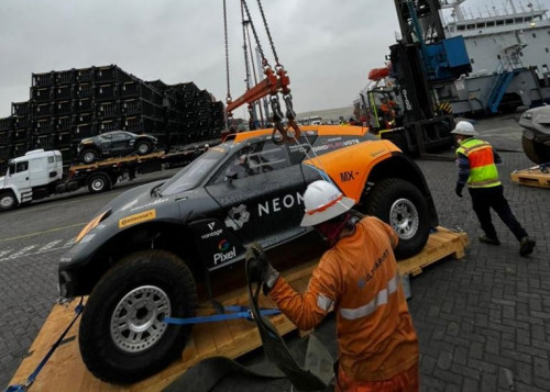 Llegaron a Chile los vehículos eléctricos que darán vida al Antofagasta Minerals Copper X Prix