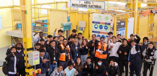 Estudiantes de Calama recibieron charla motivacional y técnica de profesionales de Chuquicamata
