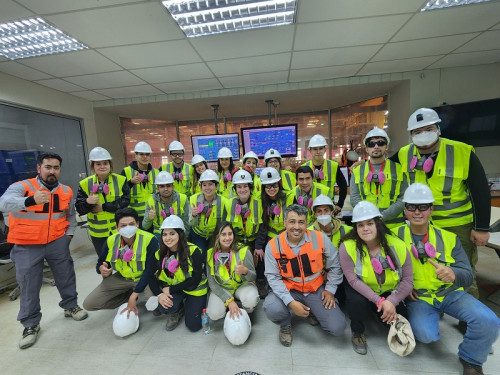 Estudiantes de ingeniería en mina de cinco universidades recorrieron las instalaciones de Gabriela Mistral