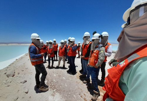 Estudiantes de Ingeniería UCN conocieron el proceso de SQM para producir sulfato de litio