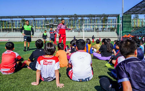 Niños y jóvenes de la región participan en clínica deportiva organizada por Kinross y Deportes Copiapó