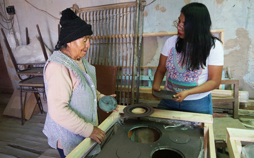 Más de 60 adultos mayores de Ollagüe contarán con cocina a leña con Fondo Comunitario de El Abra