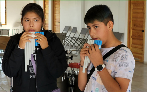 Voluntariado de El Abra permite rescatar música y cultura andina en Chiu Chiu