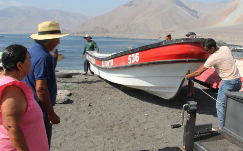 Pescadores de Tocopilla mejoran proceso de retiro de botes del mar con apoyo de Minera El Abra