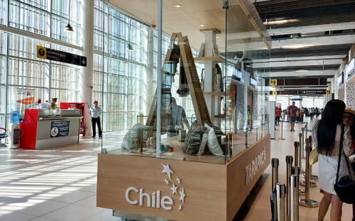 Inauguran vitrinas en aeropuerto de Iquique que mostrarán la oferta exportable de Tarapacá